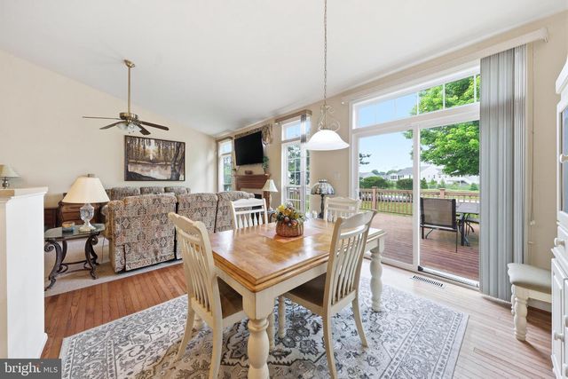 204 HEARTHSTONE DR, Berlin, NJ 08009