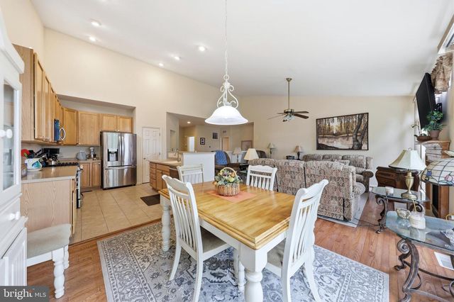 204 HEARTHSTONE DR, Berlin, NJ 08009