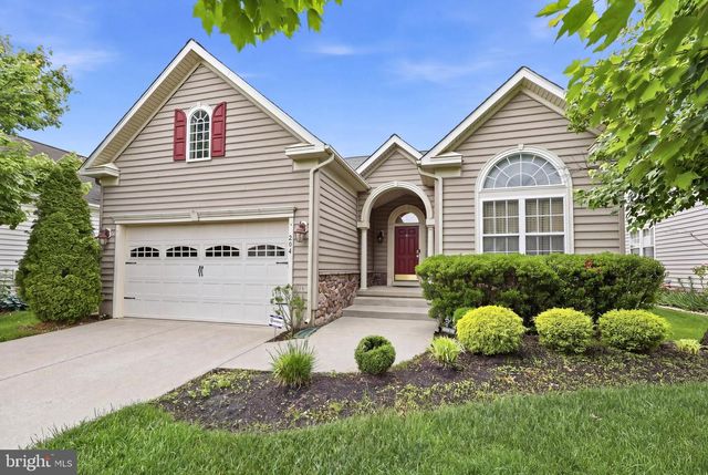 204 HEARTHSTONE DR, Berlin, NJ 08009