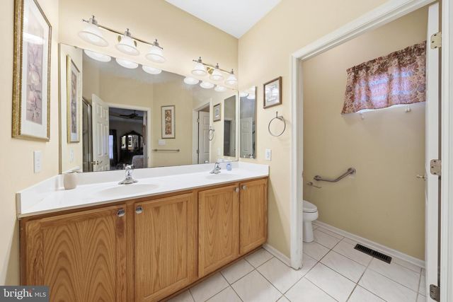 204 HEARTHSTONE DR, Berlin, NJ 08009