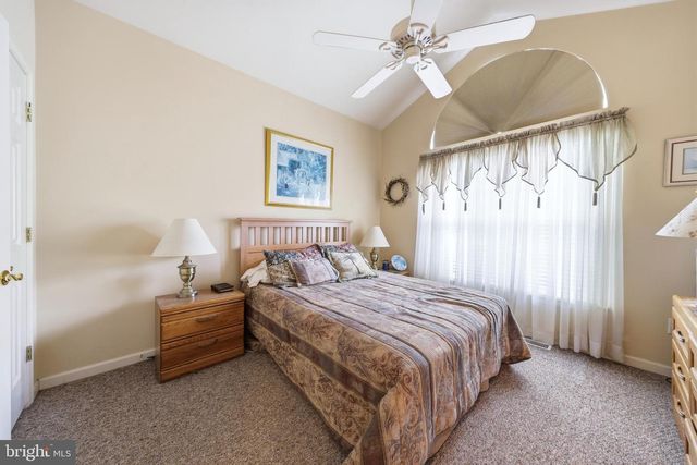 204 HEARTHSTONE DR, Berlin, NJ 08009