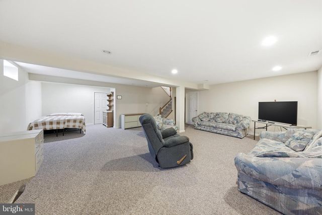 204 HEARTHSTONE DR, Berlin, NJ 08009