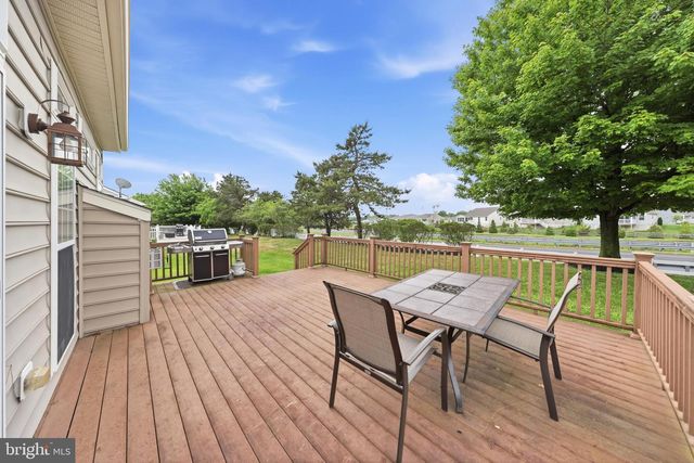 204 HEARTHSTONE DR, Berlin, NJ 08009