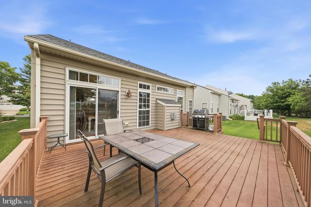 204 HEARTHSTONE DR, Berlin, NJ 08009