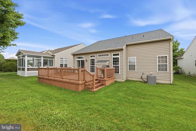 204 HEARTHSTONE DR, Berlin, NJ 08009