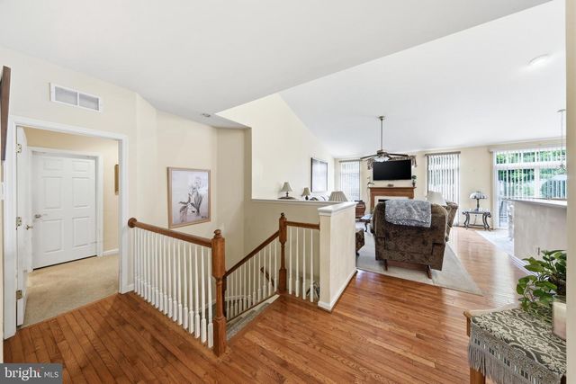 204 HEARTHSTONE DR, Berlin, NJ 08009