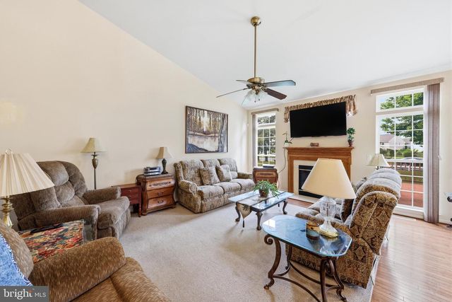 204 HEARTHSTONE DR, Berlin, NJ 08009