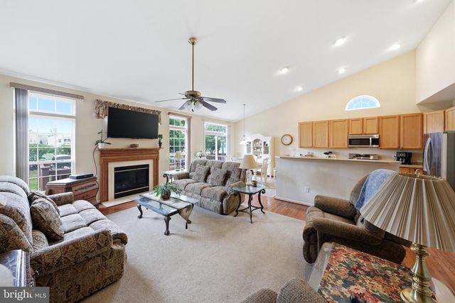 204 HEARTHSTONE DR, Berlin, NJ 08009