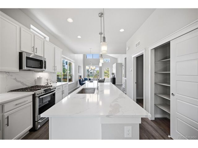 11577 E 25th Ave, Aurora, CO 80010
