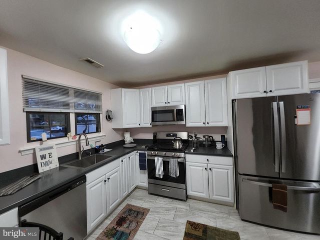 2 ADAM CT, Eastampton, NJ 08060