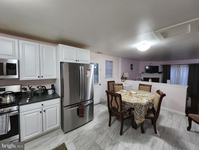 2 ADAM CT, Eastampton, NJ 08060