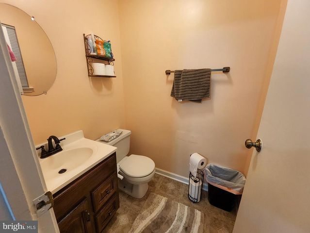 2 ADAM CT, Eastampton, NJ 08060