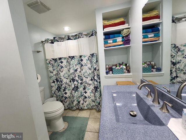 2 ADAM CT, Eastampton, NJ 08060