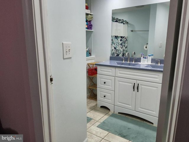 2 ADAM CT, Eastampton, NJ 08060