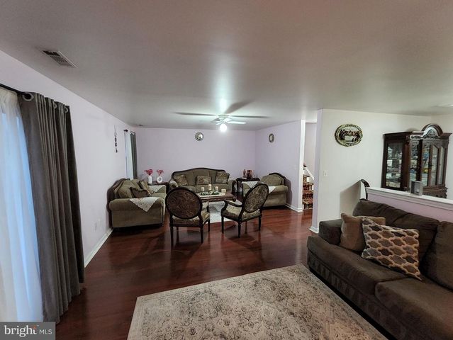 2 ADAM CT, Eastampton, NJ 08060