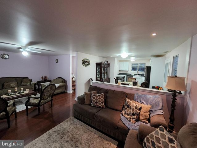 2 ADAM CT, Eastampton, NJ 08060