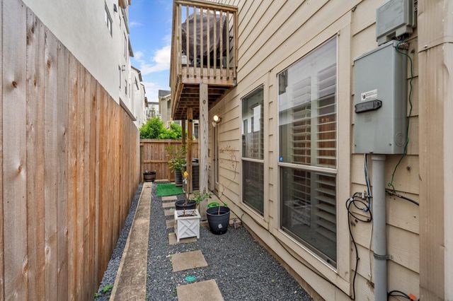 126 Detering Street D, Houston, TX 77007