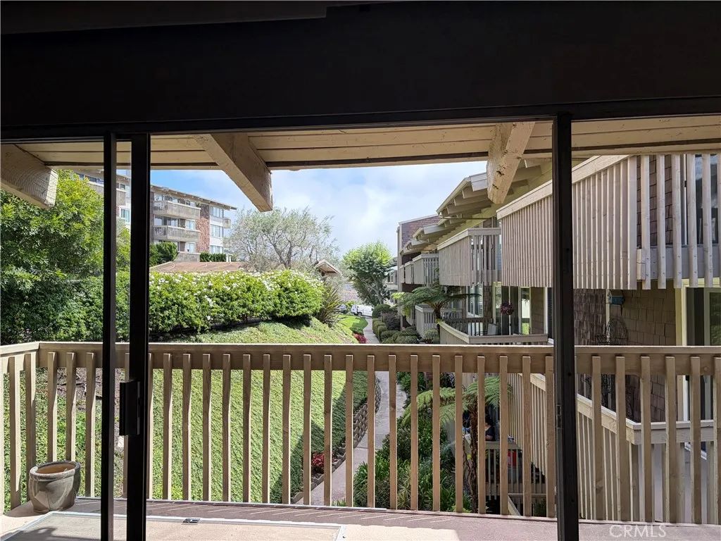 6542 Ocean Crest Dr., Rancho Palos Verdes, CA 90275