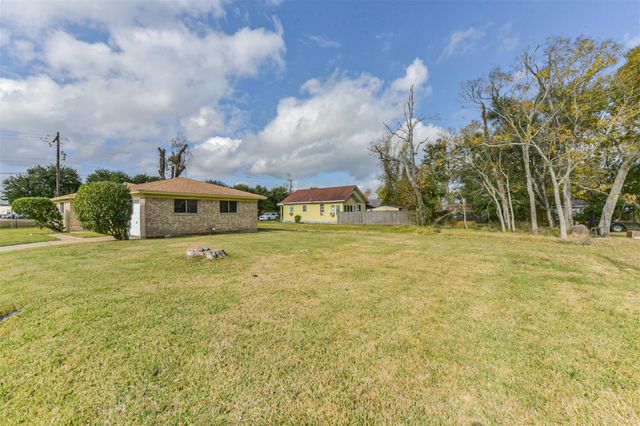 2390 Sarah Street, Beaumont, TX 77705