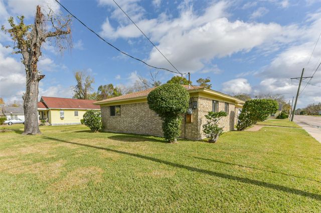 2390 Sarah Street, Beaumont, TX 77705