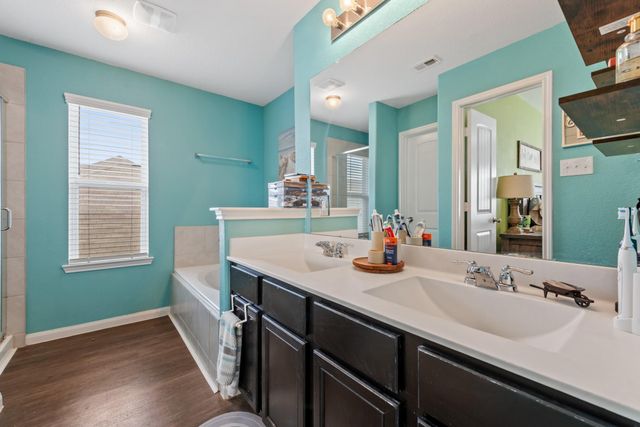 979 Crossing Drive, Bryan, TX 77803