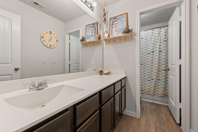 979 Crossing Drive, Bryan, TX 77803