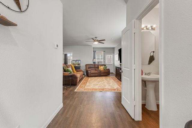 979 Crossing Drive, Bryan, TX 77803