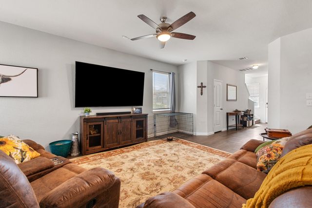 979 Crossing Drive, Bryan, TX 77803