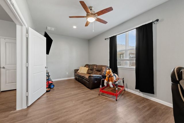 979 Crossing Drive, Bryan, TX 77803