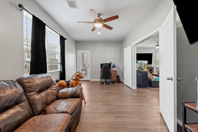 979 Crossing Drive, Bryan, TX 77803