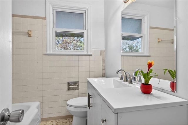 228 E Westmont AVE, Norfolk, VA 23503