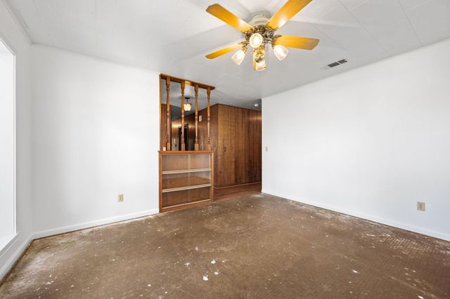 103 King Drive, Columbus, TX 78934