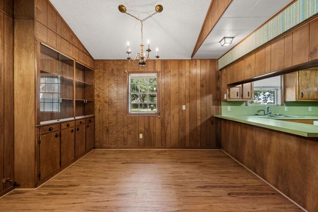103 King Drive, Columbus, TX 78934