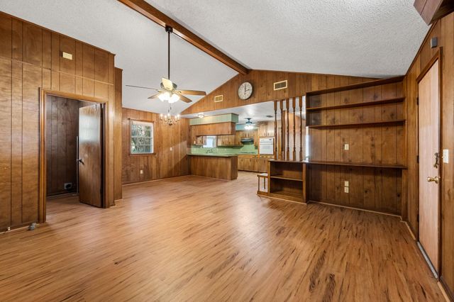 103 King Drive, Columbus, TX 78934