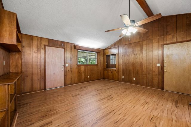 103 King Drive, Columbus, TX 78934