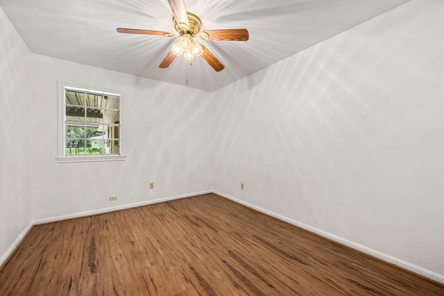 103 King Drive, Columbus, TX 78934