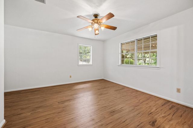 103 King Drive, Columbus, TX 78934