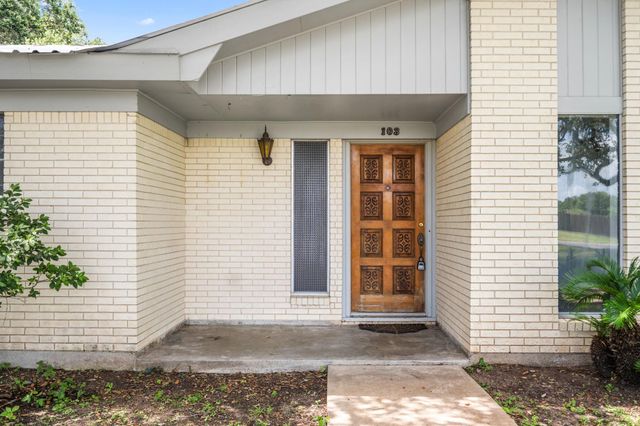 103 King Drive, Columbus, TX 78934