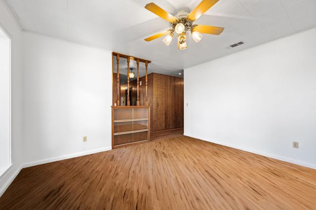 103 King Drive, Columbus, TX 78934