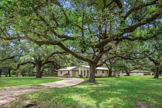 103 King Drive, Columbus, TX 78934