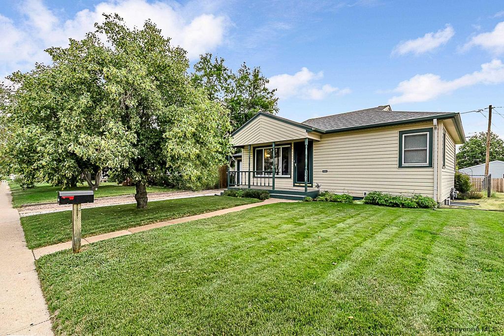 1507 WILLOW DR, Cheyenne, WY 82001