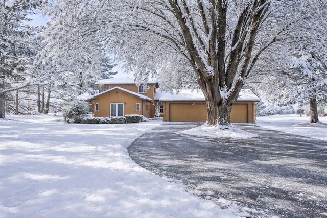 15758 County Line Road, Capron, IL 61012