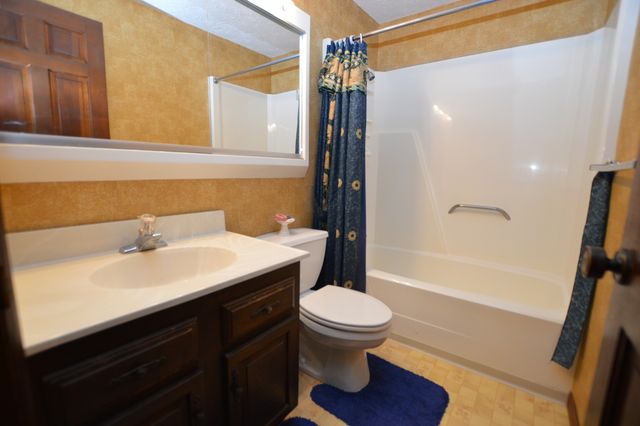 15758 County Line Road, Capron, IL 61012