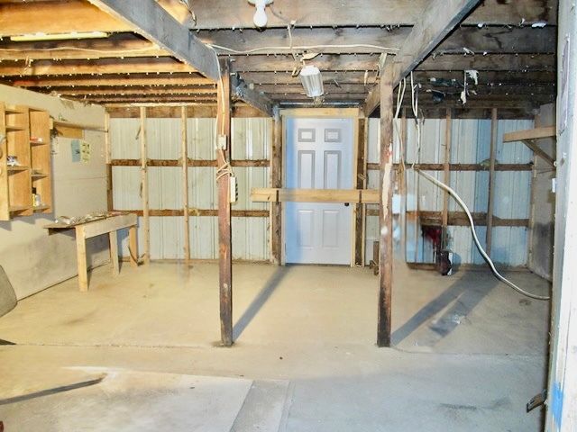 15758 County Line Road, Capron, IL 61012