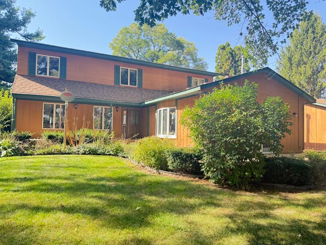 15758 County Line Road, Capron, IL 61012