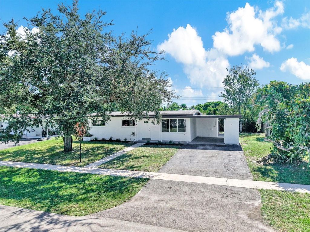 6828 NW 13th St, Plantation, FL 33313