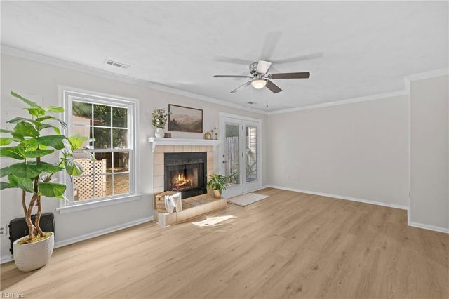 4622 Stonebridge LN, Virginia Beach, VA 23462