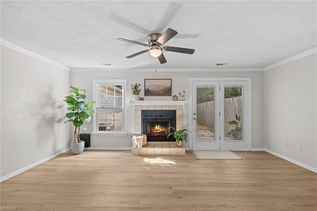 4622 Stonebridge LN, Virginia Beach, VA 23462
