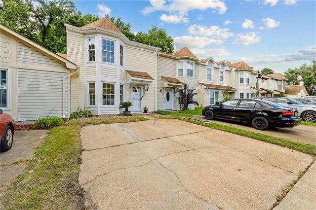 4622 Stonebridge LN, Virginia Beach, VA 23462
