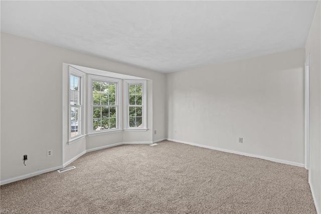 4622 Stonebridge LN, Virginia Beach, VA 23462